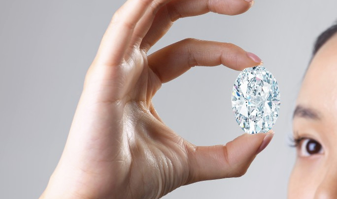 Collector Pays Record $15.7m for 102-carat Diamond